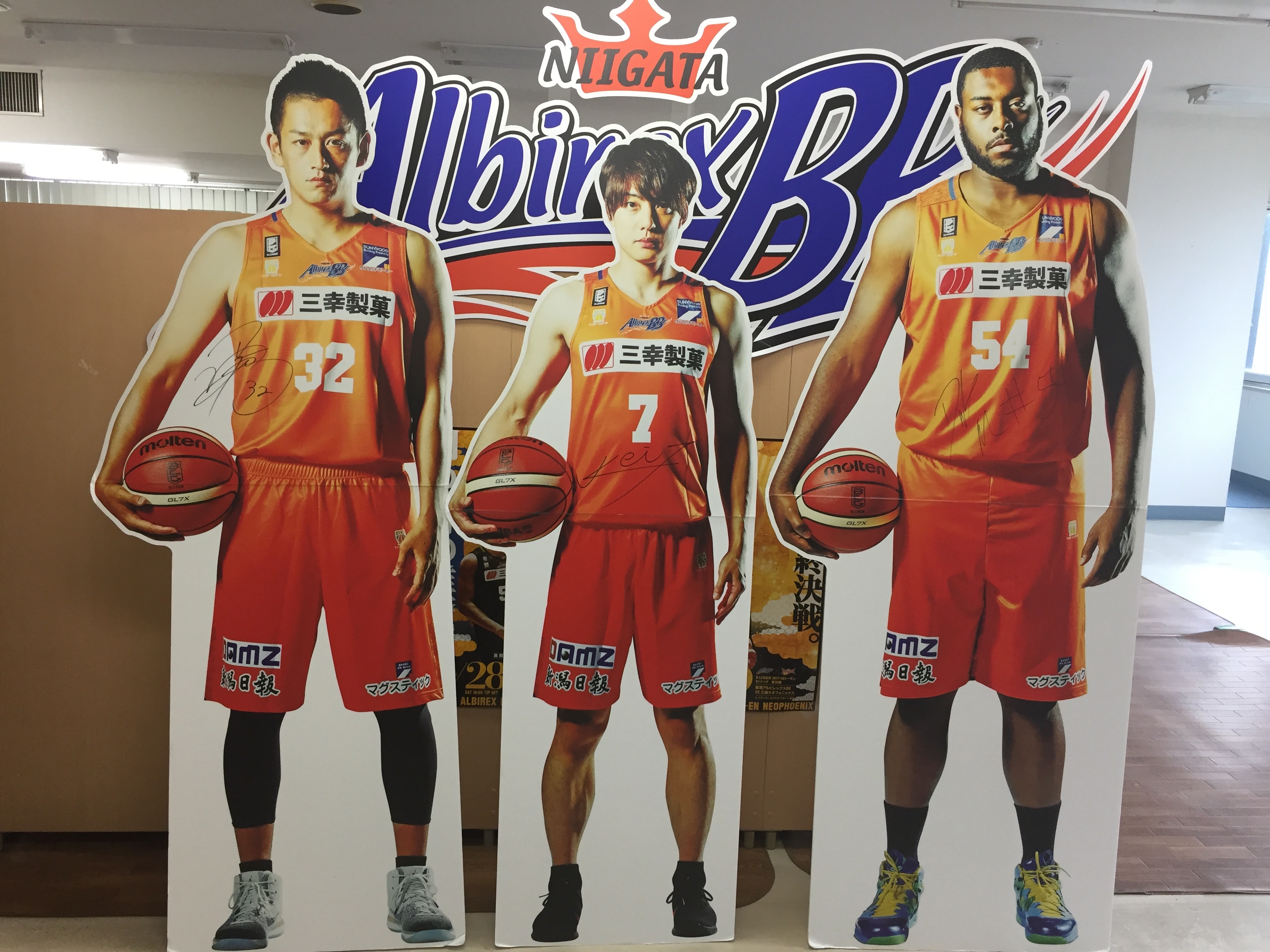 ホームゲーム使用 直筆サイン入り選手パネル」オークション実施の